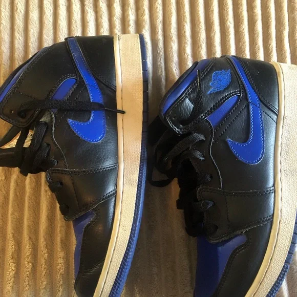 Jordan’s 7Y / 8.5 women - Picture 4 of 6